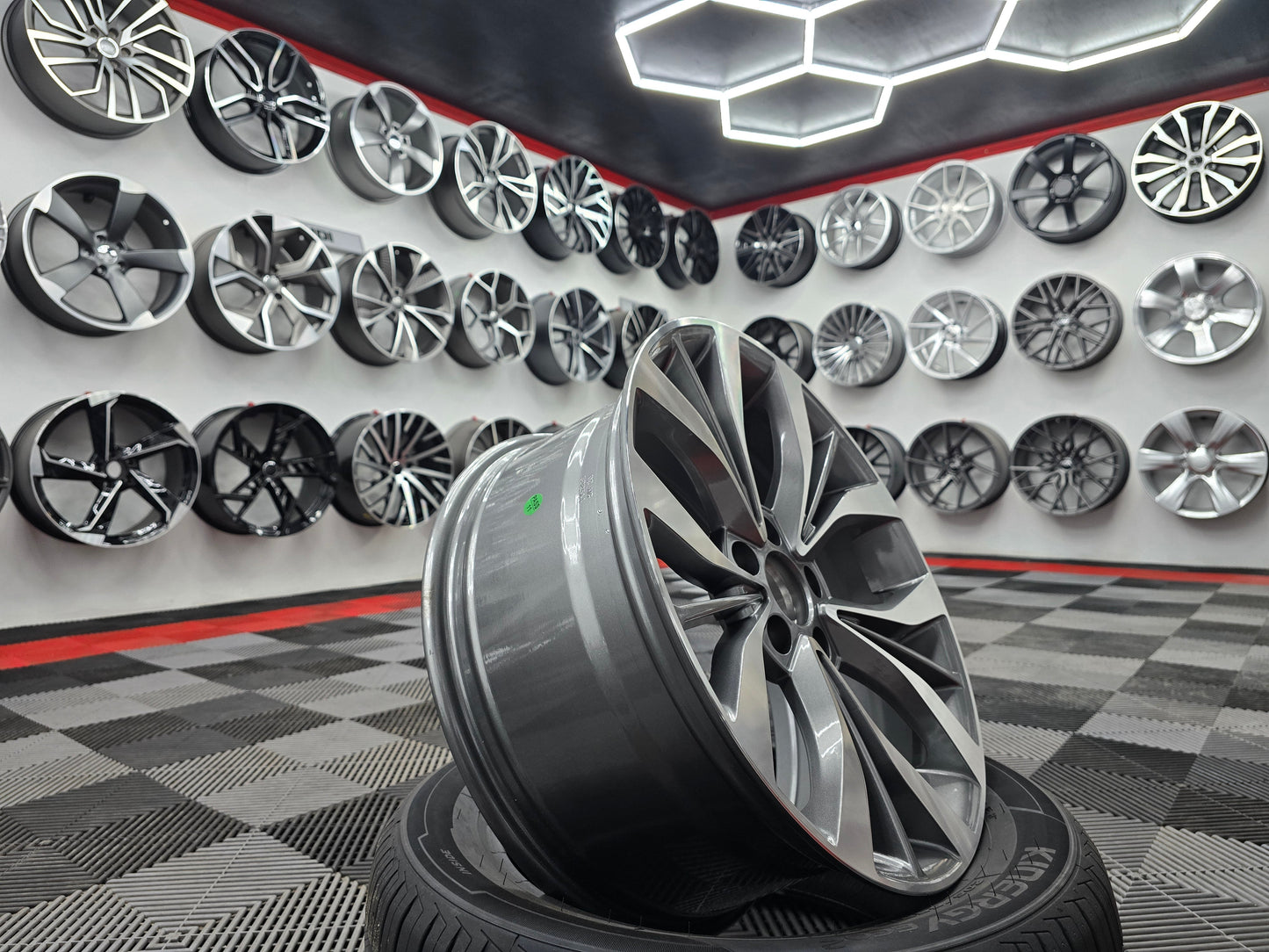 18" 5x114 Hy061 Gunmetal Machine face