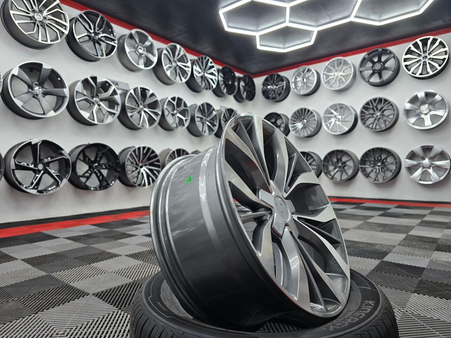 18" 5x114 Hy061 Gunmetal Machine face