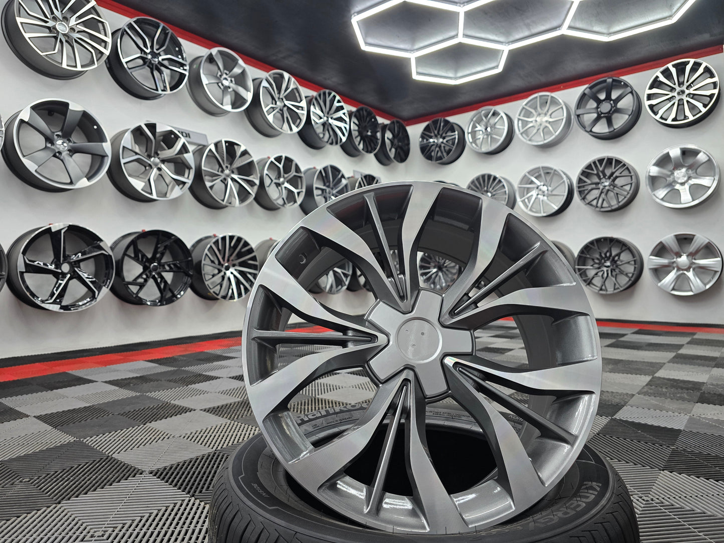 18" 5x114 Hy061 Gunmetal Machine face
