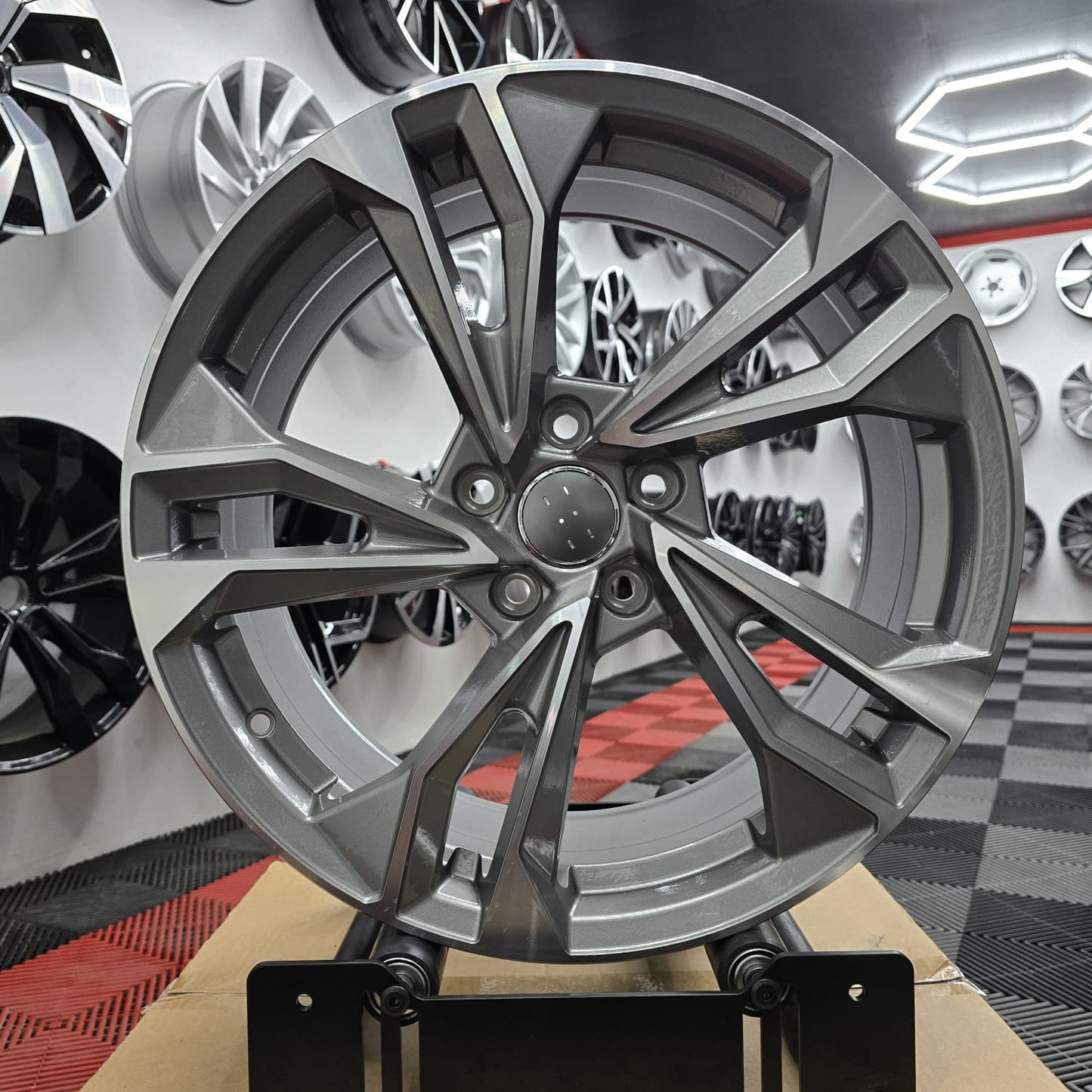 18" Audi 230118 Style Alloy Wheels.