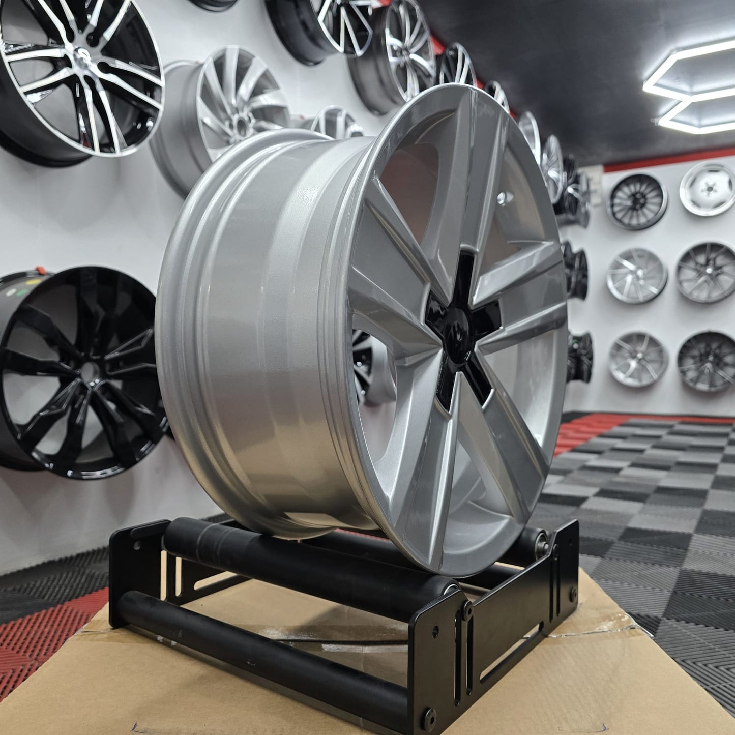 16" Highline style 230168 Silver (Extra load Van)